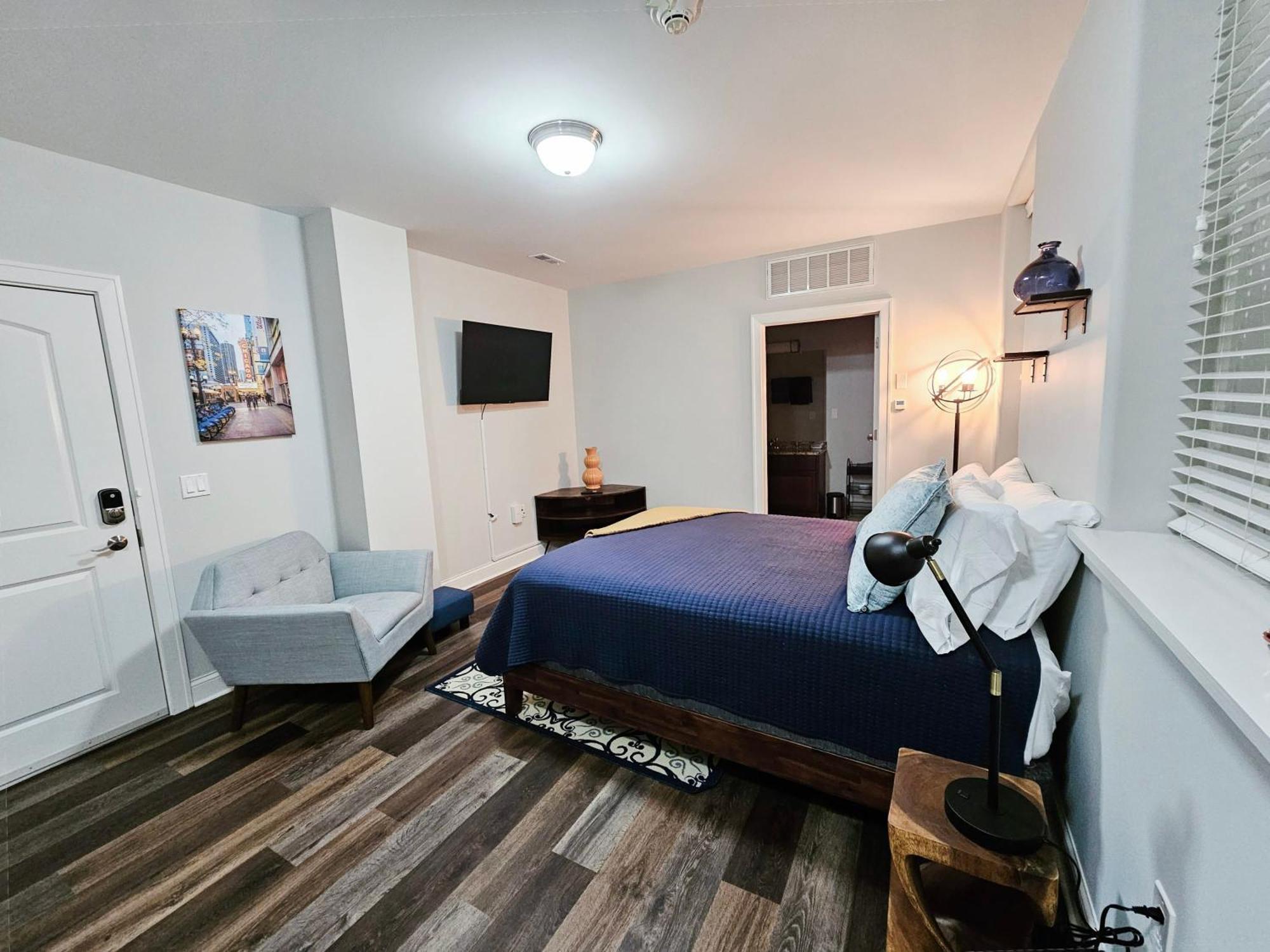 Cute + Cozy Studio At The Inman - 207 섐페인 외부 사진